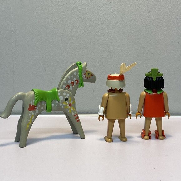 Playmobil 1974 Geobra Native American Indian Man Woman Painted Horse Saddle - Picture 2 of 5